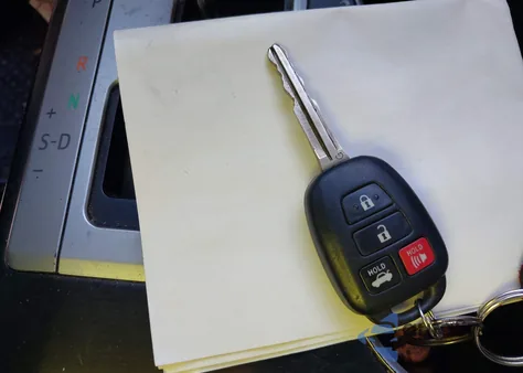 2014 Toyota Camry Le z USA, uszkodzony, nr VIN 4T4BF1FK3ER347426